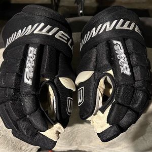 Winnwell hockey gloves